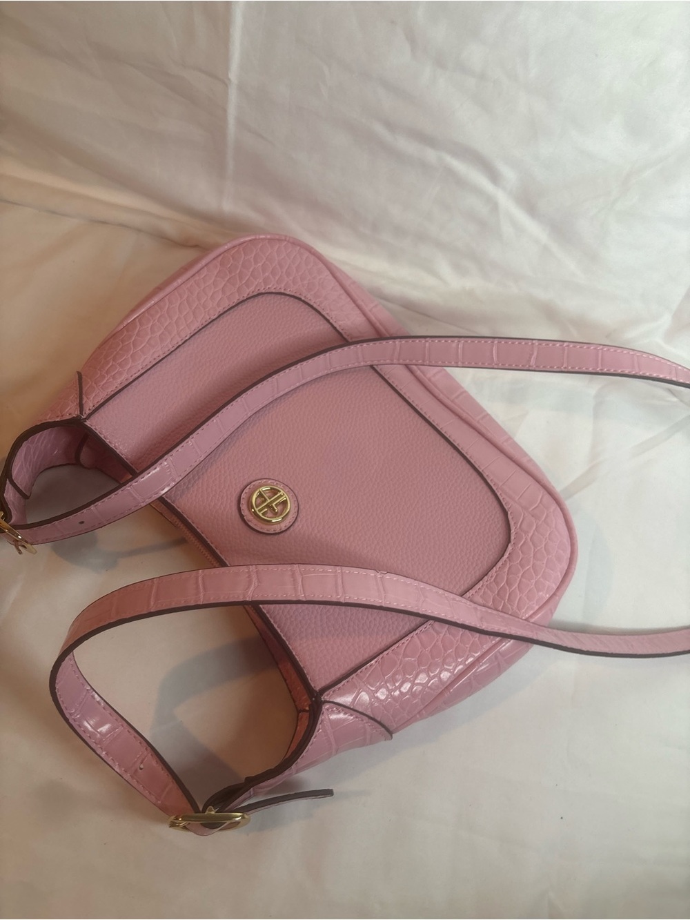 Elegant Pink Crossbody Bag with Turn-Lock Closure